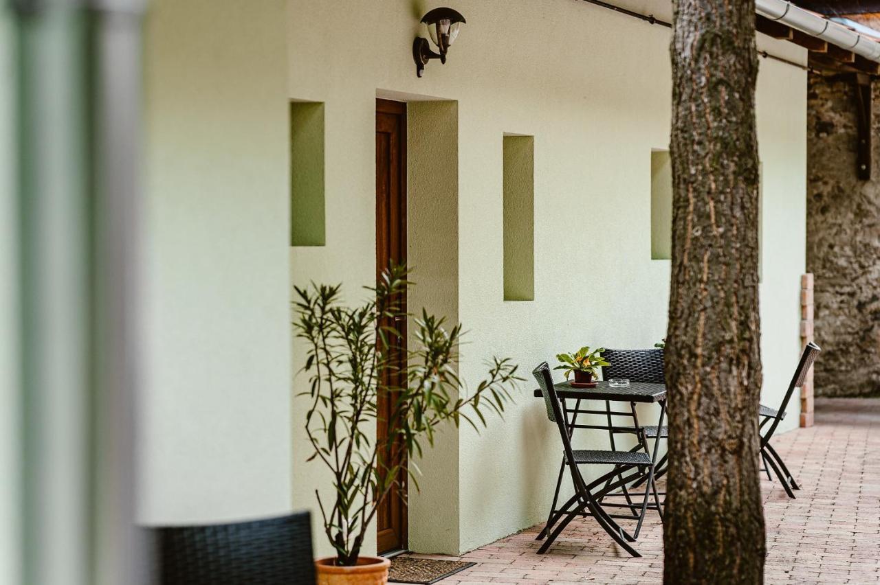Sziklavendeghaz Aparthotel Veszprém Exterior photo